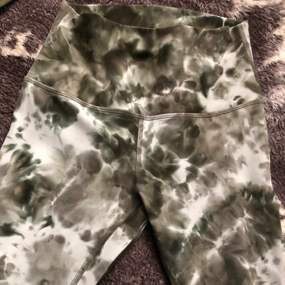 Womens size 4 Lululemon leggings